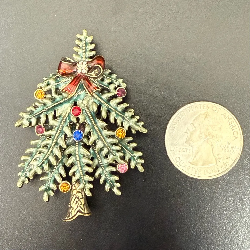 Vintage 2004 AVON 1st Annual Holiday Collectible Enameled Christmas Tree Brooch Green - Image 2