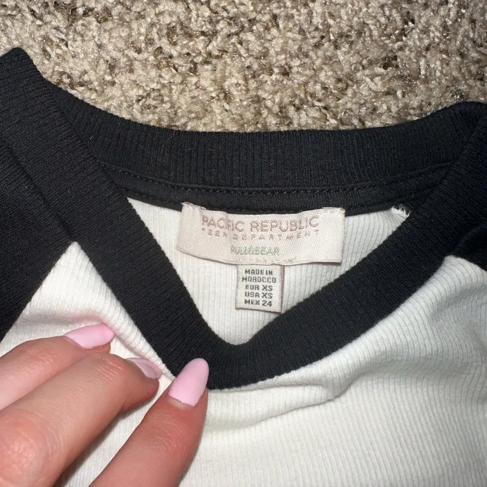 PULL AND BEAR long sleeve logo t-shirt in black - Image 2