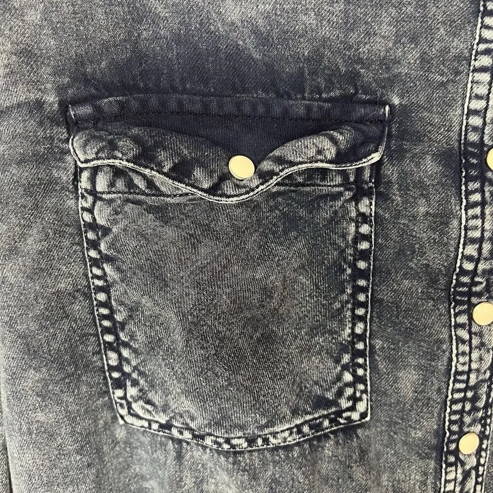 Free People Shirt Jacket Women's Small Blue Faded Denim Studded Boho Pearl Snap - Image 4