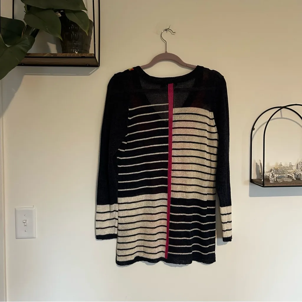 Nic + Zoe Linen Blend Long Sleeve Stripes V Neck Shirt Size Medium - Image 2