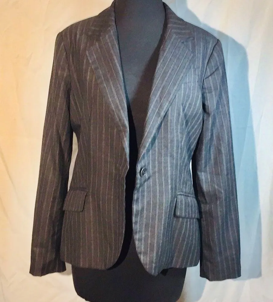 ZARA  Basic gray pinstripe blazer. - Image 4