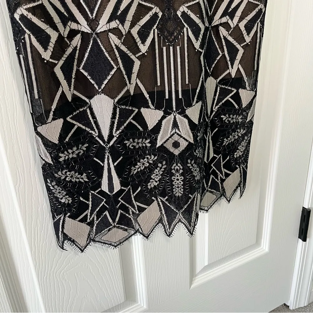 BCBGMaxAzria Alese black & white spaghetti strap lace cocktail dress size 2 - Image 5