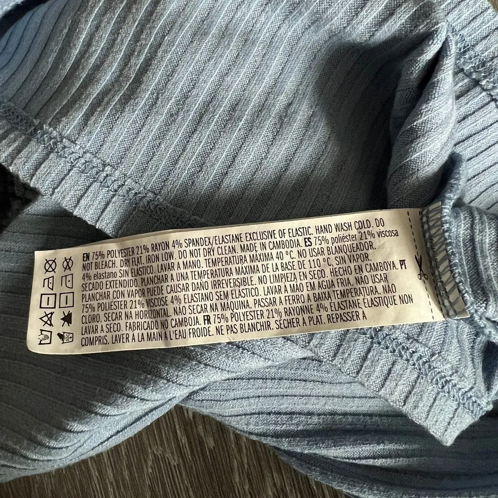 Forever 21 Crop Top Teens Small Button Front Blue - Image 4