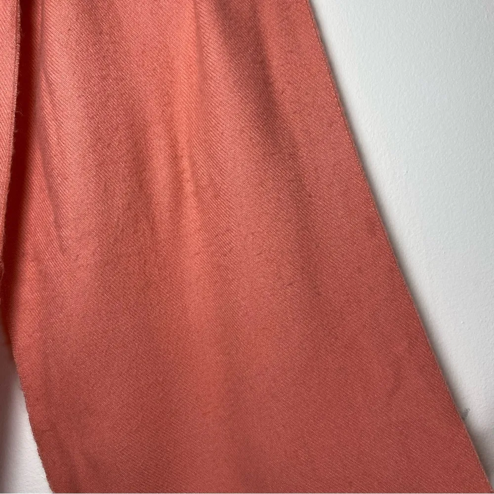 Echarpes | Vintage Acryllic Scarf with Fringe in Salmon/Pink - Image 5