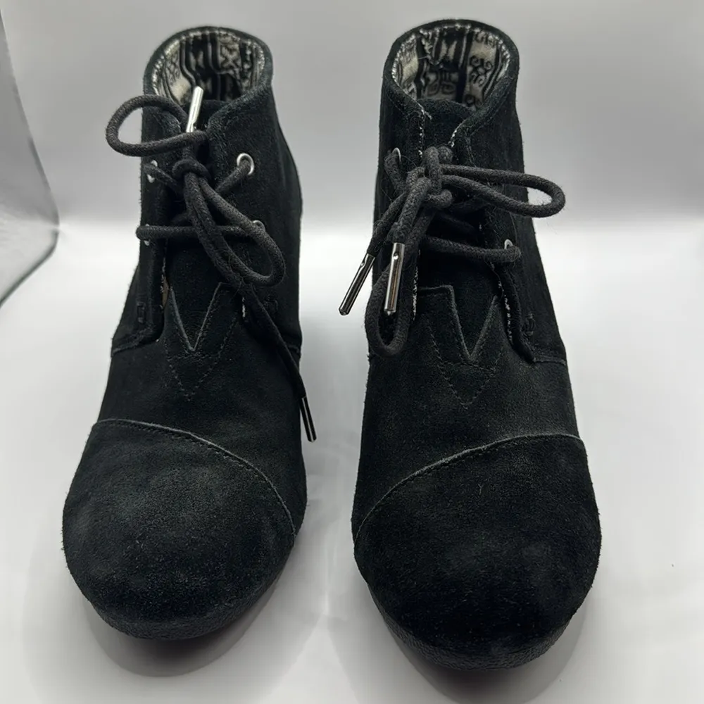 TOMS Women's Black Suede Desert Wedges Size 7 - Image 9