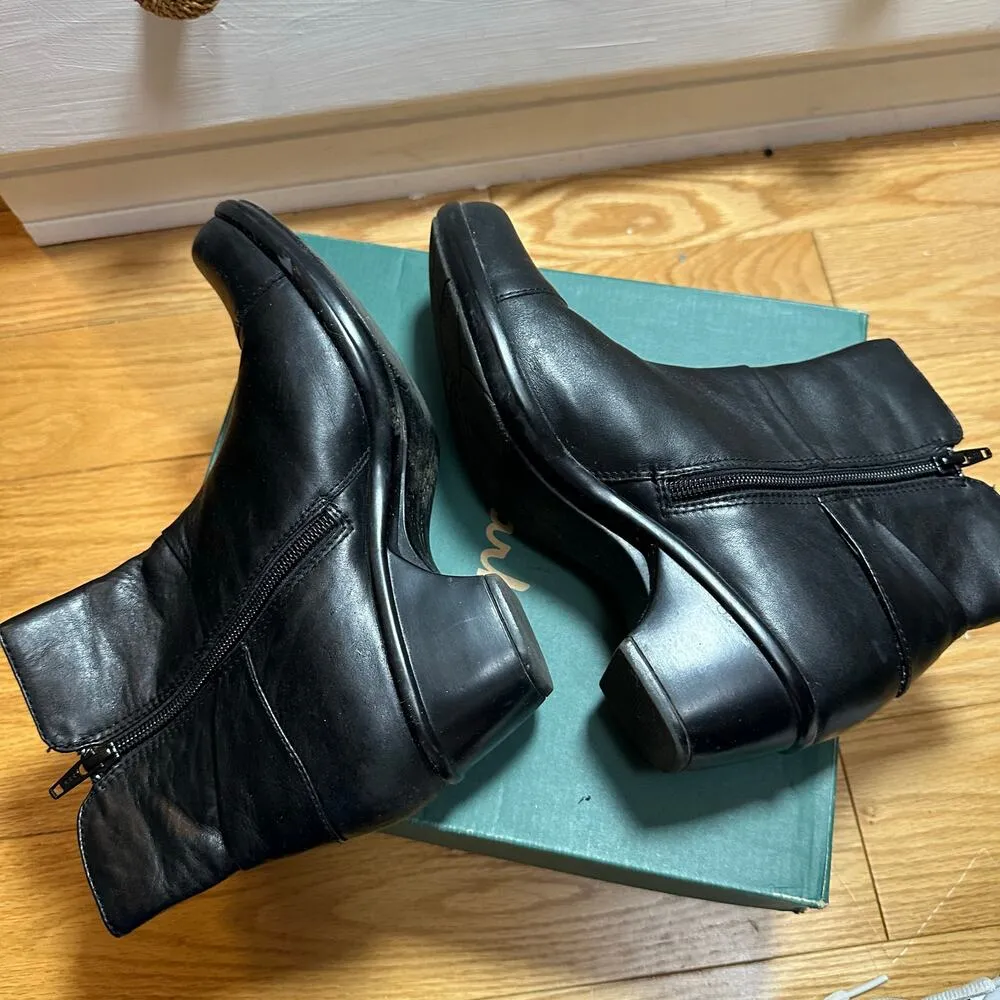 Clarks Rosabelle Black Leather Heeled Bootie Size 8.5 - Image 6