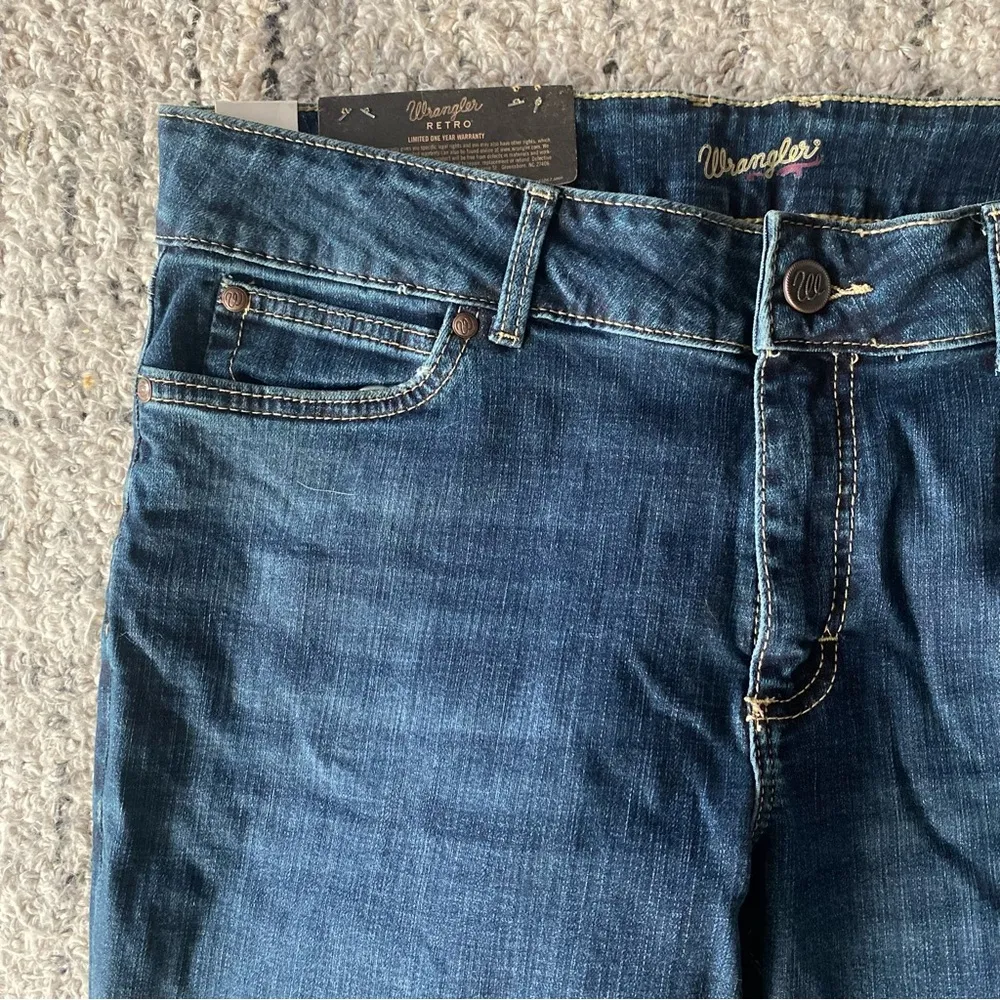 • retro Mae mid-rise bootcut jeans NWT• Size 33 *FLAW* - Image 3