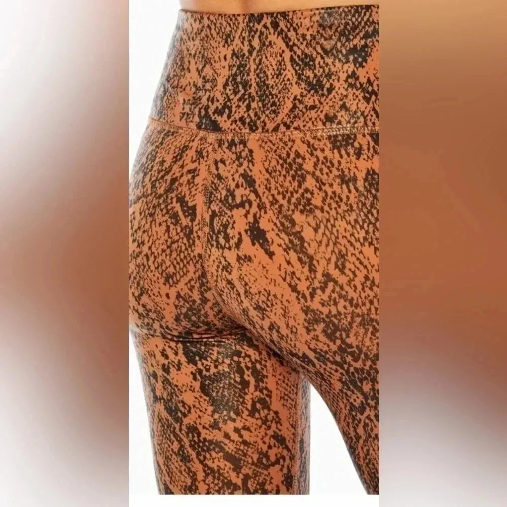 Zobha Taylor Sport Bra + High Rise Shine Legging Size L - Image 4