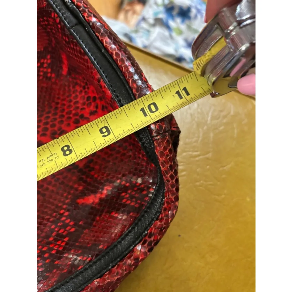 Women's Nicoli Red Snakeskin Leather Shoulder Bag - Image 10