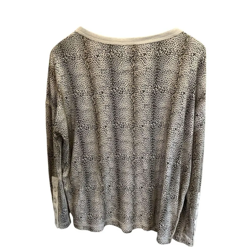Chaser Women's M Cheetah Print‎ Top Scoop Neck Casual Top - Image 3