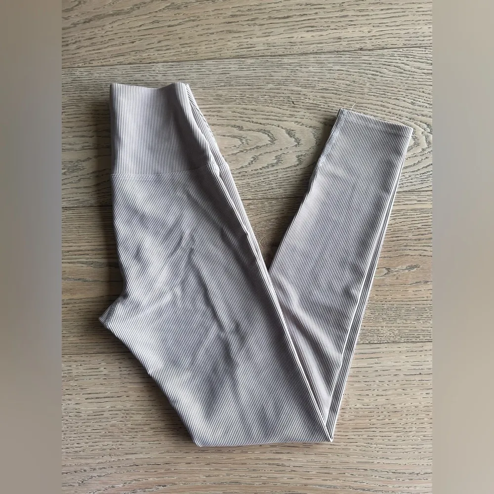 NWT: Beach Riot Ayla Legging in Taupe size XS - Image 2