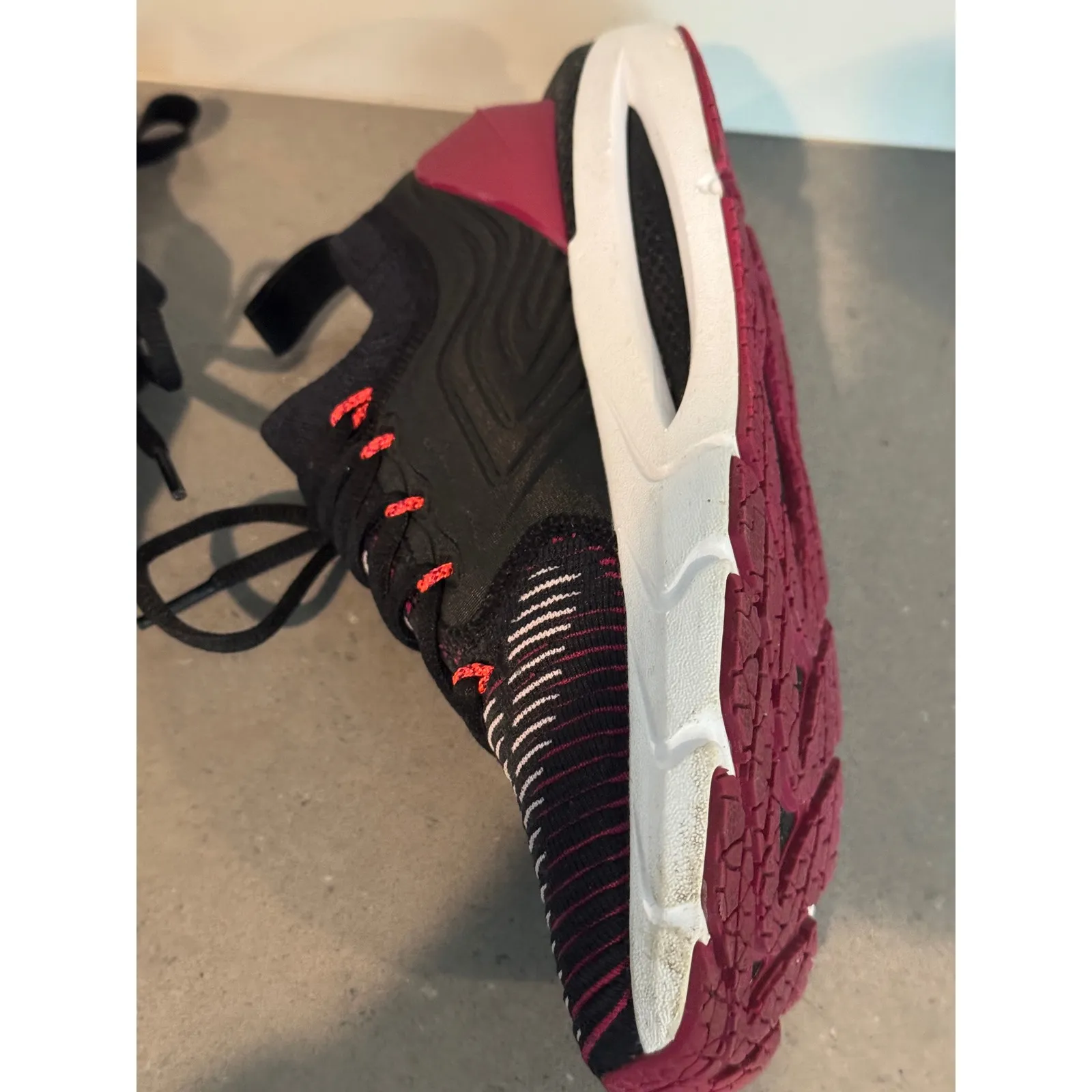 Under Armour Womens Phantom 2 Red Black Running Shoes Size 8 - Image 8