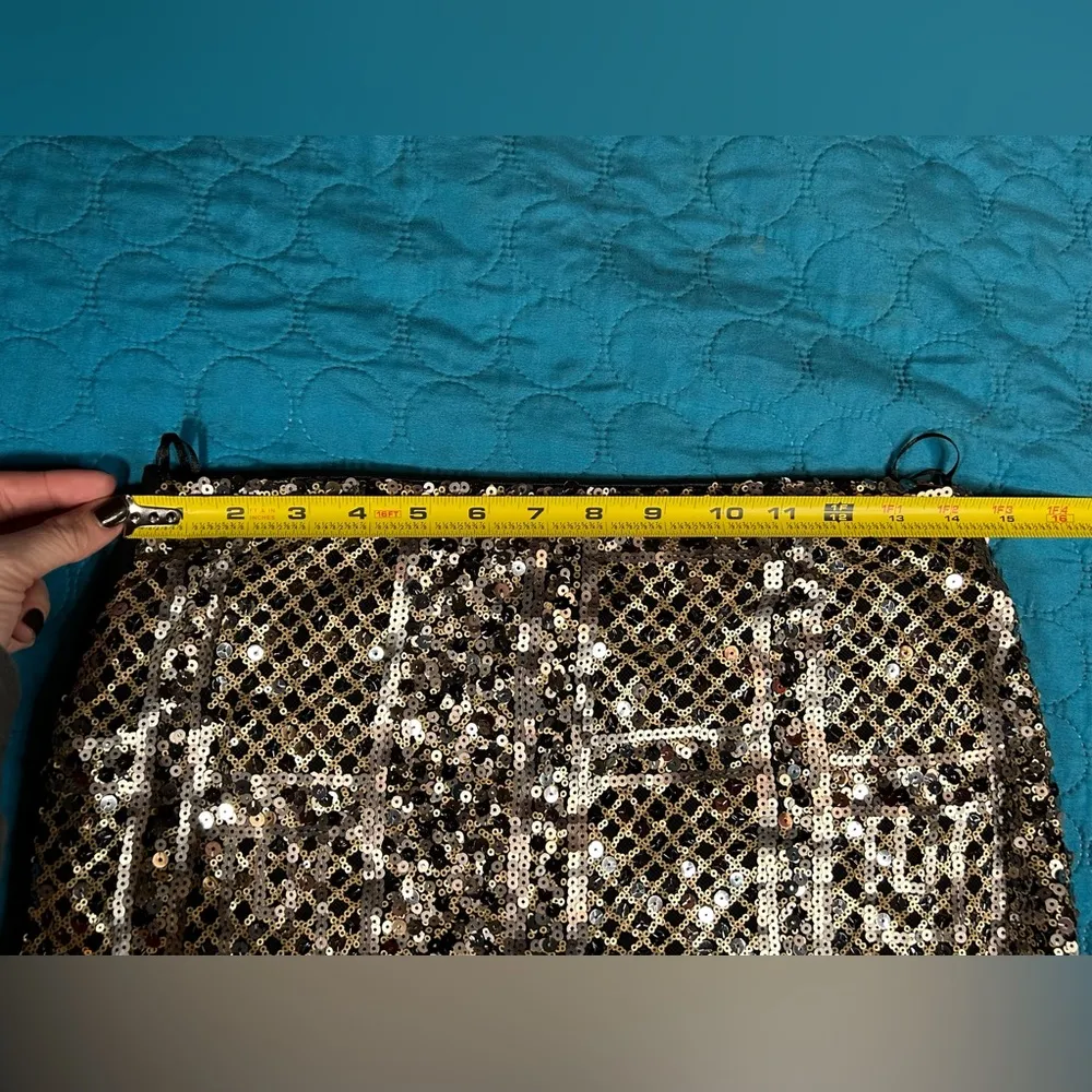 Romeo + Juliet Couture Gold/Silver Sequins Medium - Image 7