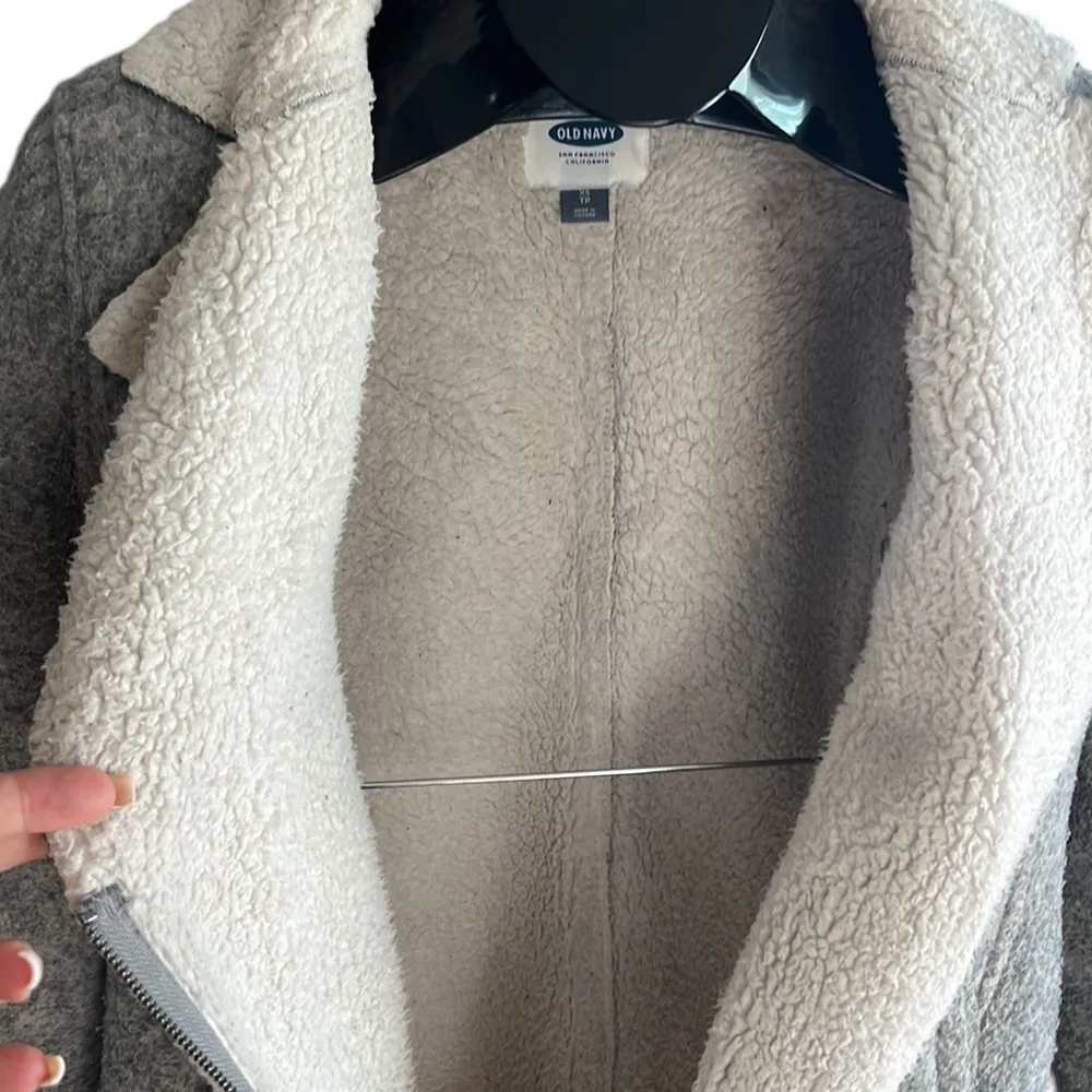 Old Navy oversized Sherpa zip up coat - Image 5