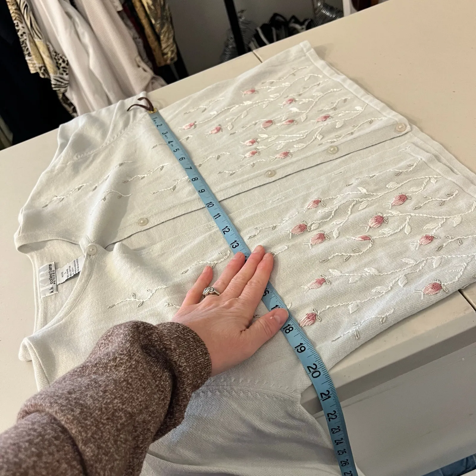 Vintage 90s Cream Floral Embroidered Cotton Cardigan Sweater Size Large Pink - Image 8