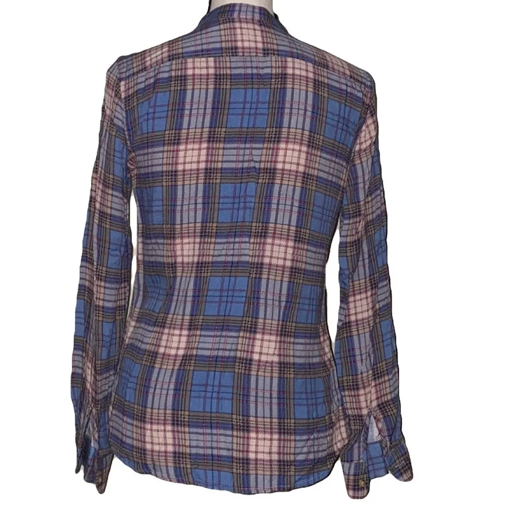 Chaps denim blouse size small pre owned - Image 2