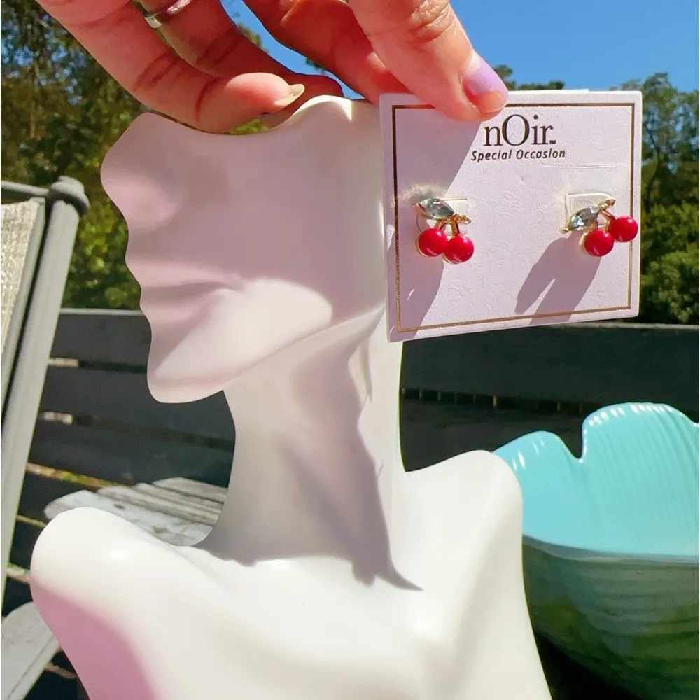 Noir red cherry 🍒 crystal leave gold tone studs earrings - Image 4