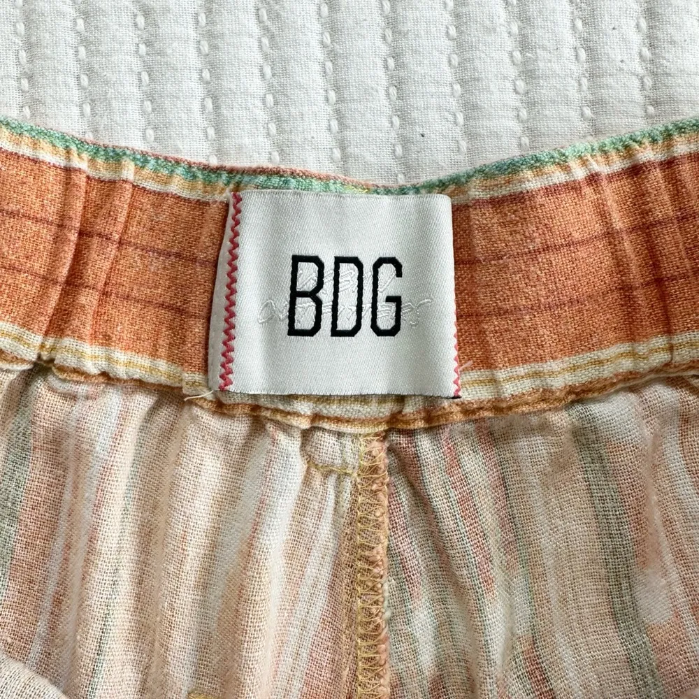 BDG Rae Wide Leg Cargo Linen Pants - Image 4