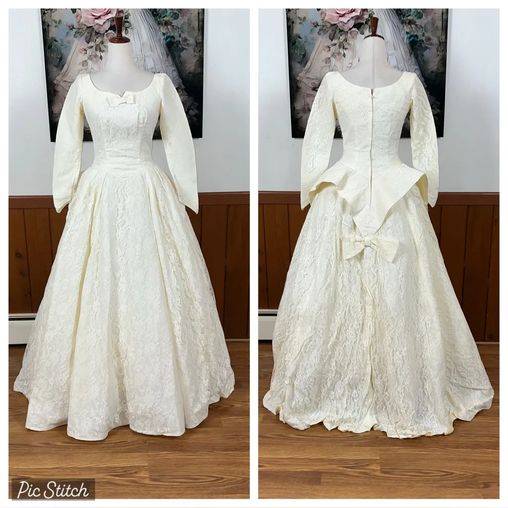 Spectacular Vintage 1950s Portrait Bridal Allover Lace Wedding Gown! Size 8 - Image 2