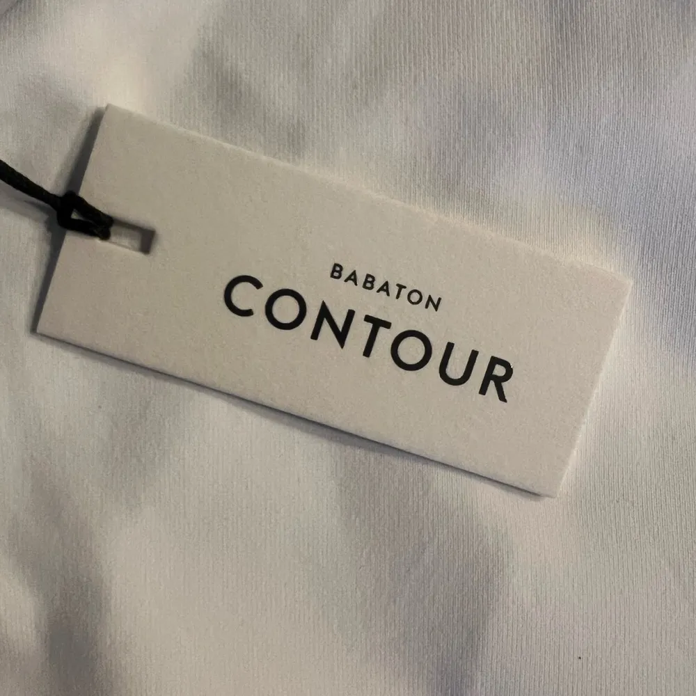 New Aritzia Babaton Contour Criss-cross bodysuit Bodysuit White Small - Image 9