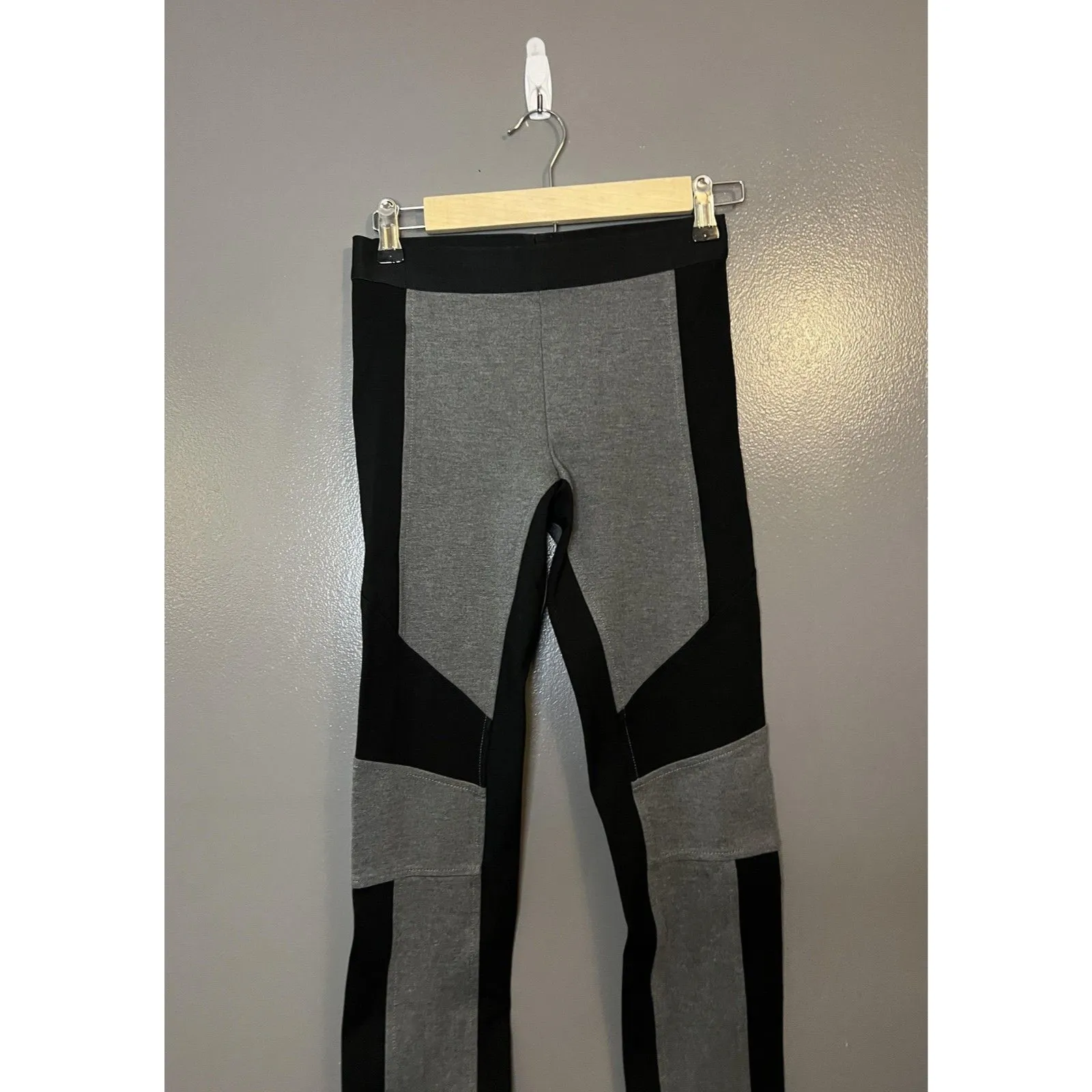 BCBGMAXAZRIA Pants Womens XXS Gray Black Colorblock Stretch Leggings Athleisure - Image 2