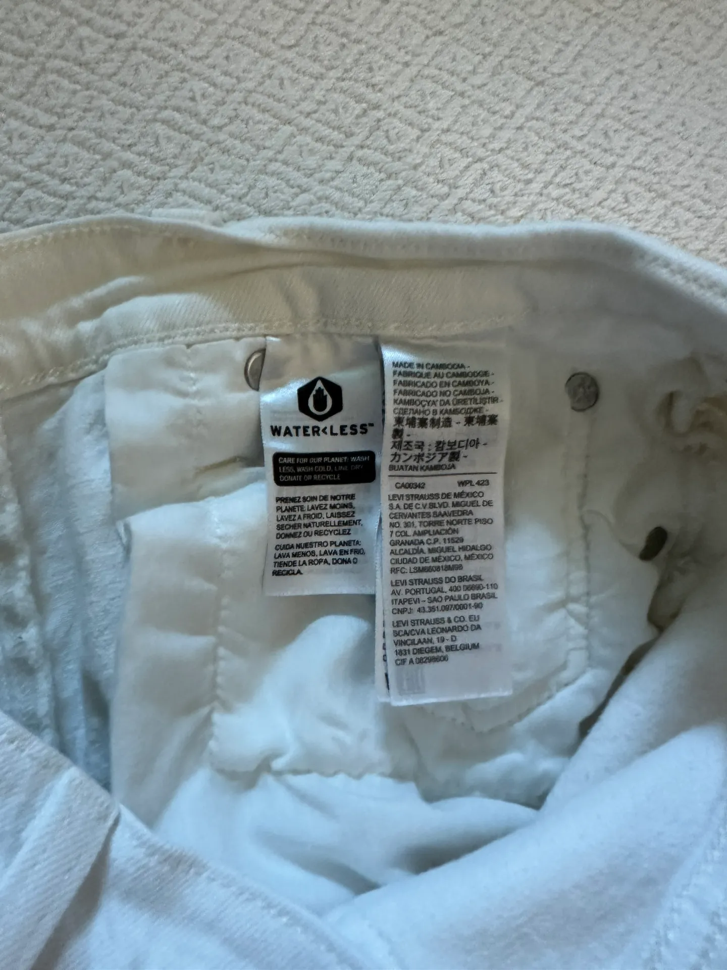 Levi’s 501 White High-Waisted Shorts - Image 5