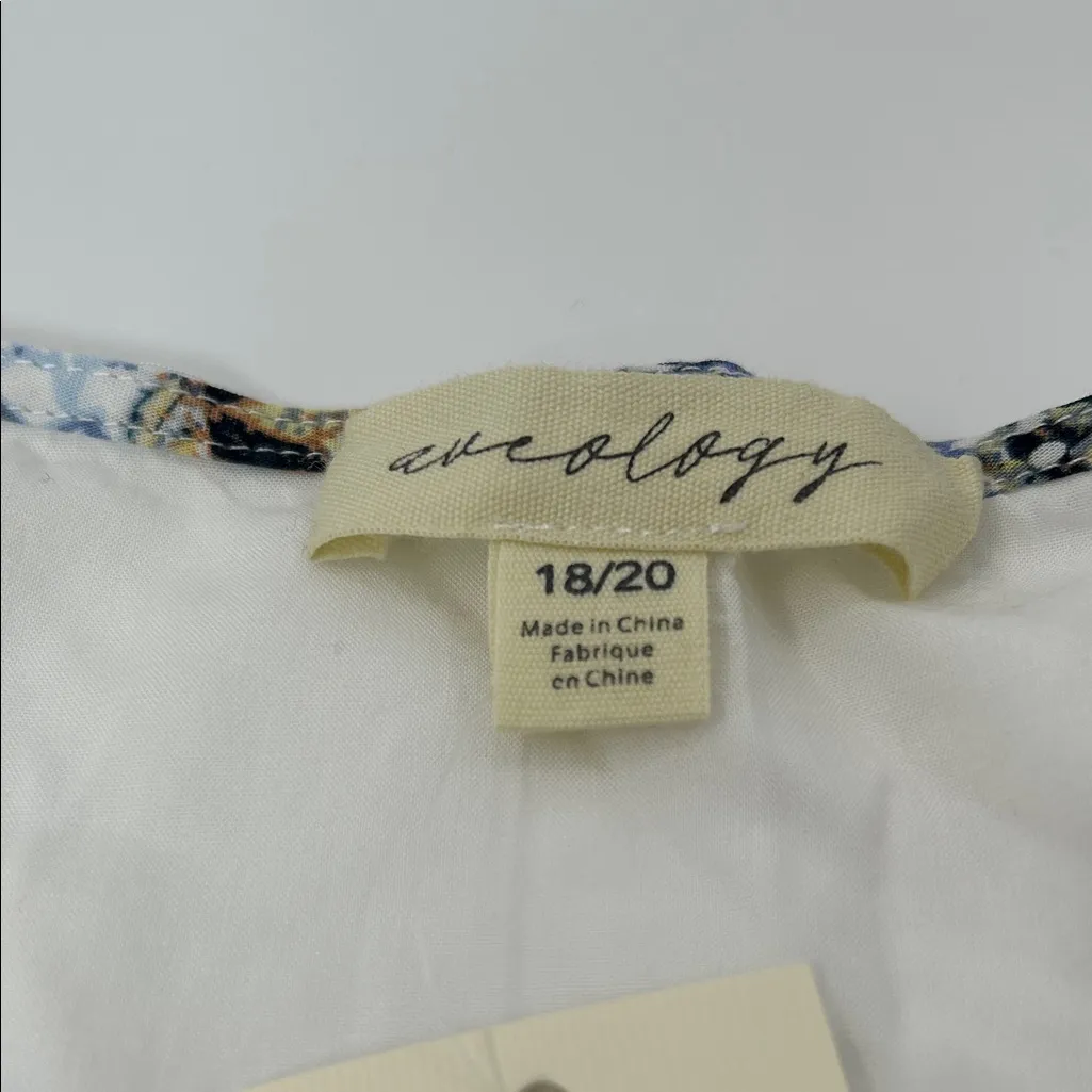 Elegant Blue and White Patterned Blouse Size undefined - Image 9