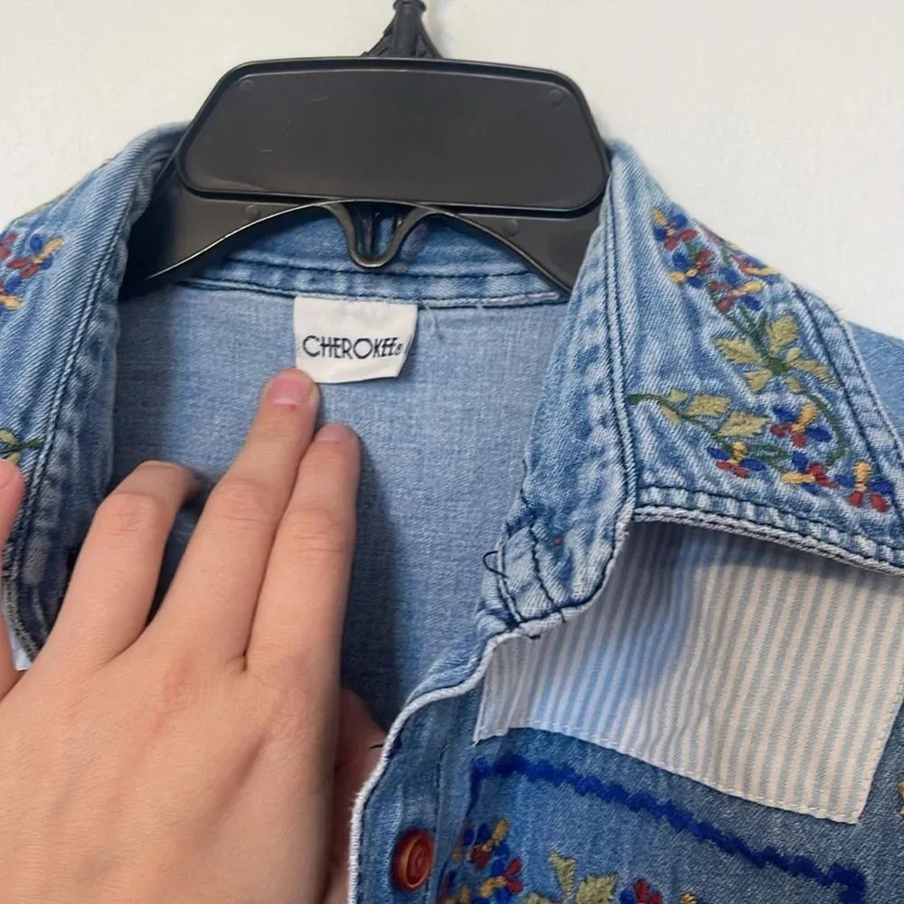Cherokee  vintage embroidered patchwork denim Jean jacket - Image 7