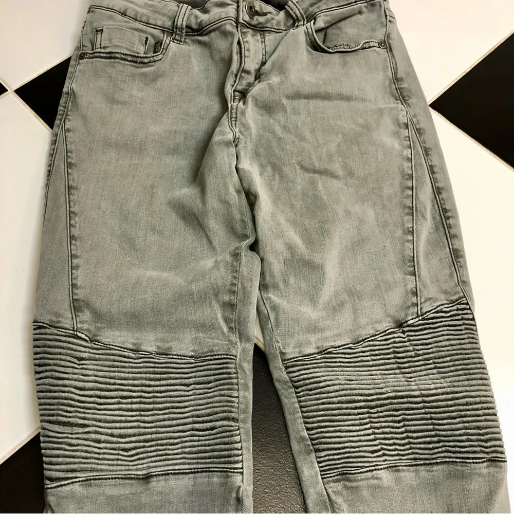 Audrey Moto Stretchy Jeans Light Grey Denim Textured Ribbed Biker sz 28 - Image 6