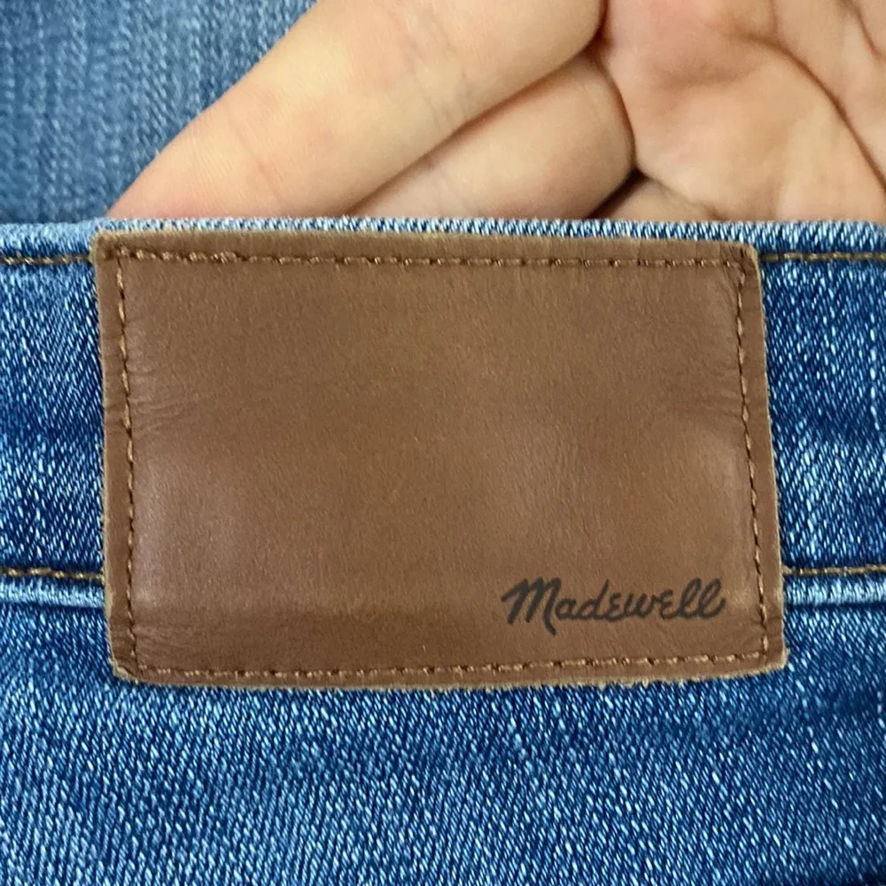 Madewell 9" High-Rise Skinny Crop Jeans: Destructed-Hem Edition size 29 - Image 10