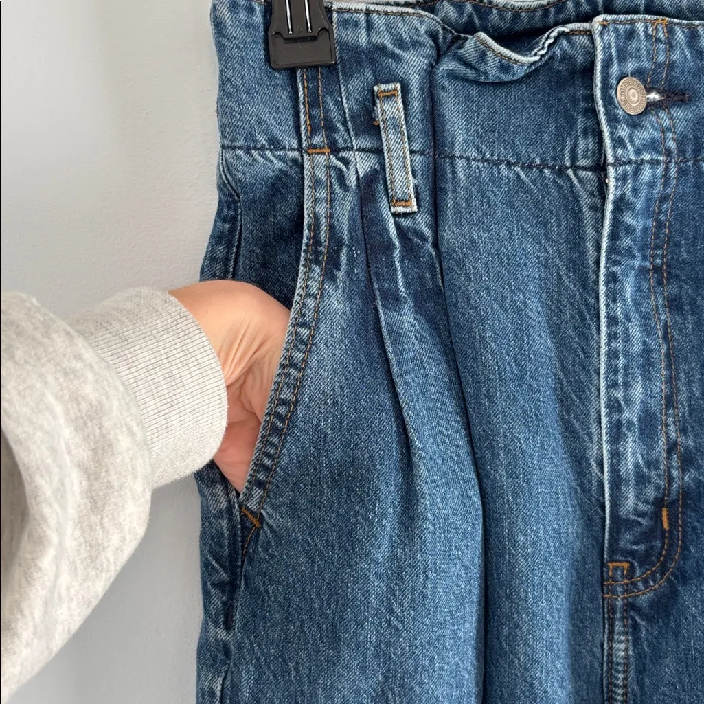 Abercrombie & Fitch Mom Jean Relaxed Fit Medium Wash Jeans Size 27/4 High Rise - Image 5