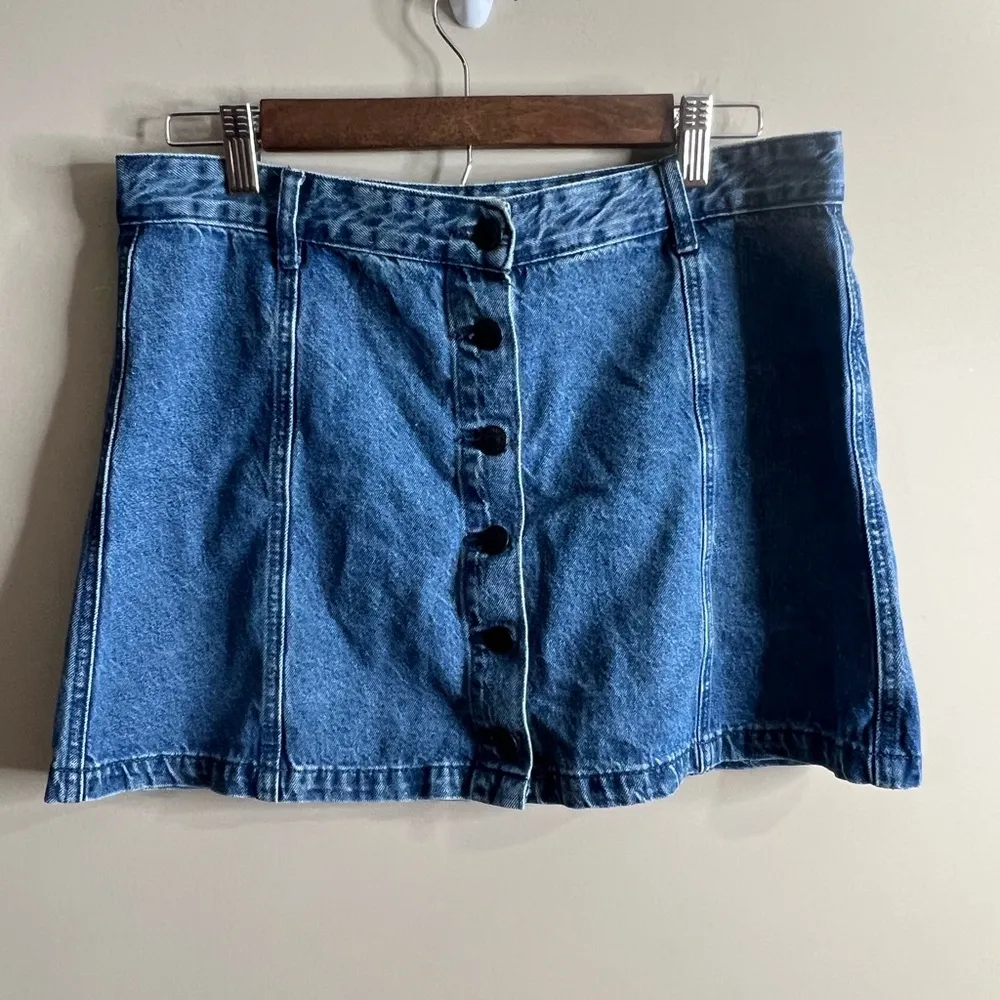 Forever 21 size 31 button front denim mini skirt - Image 7