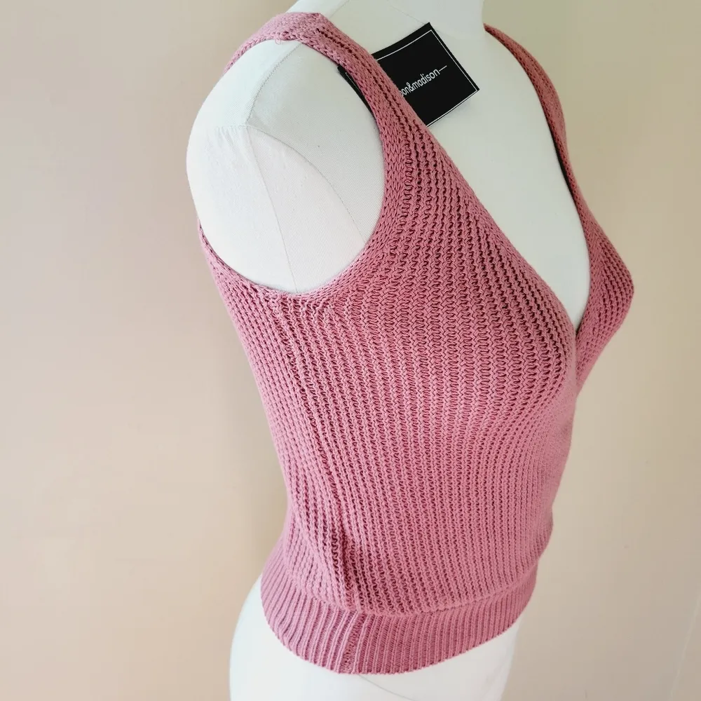 Moon & Madison blush wrap sweater tank size small - Image 3