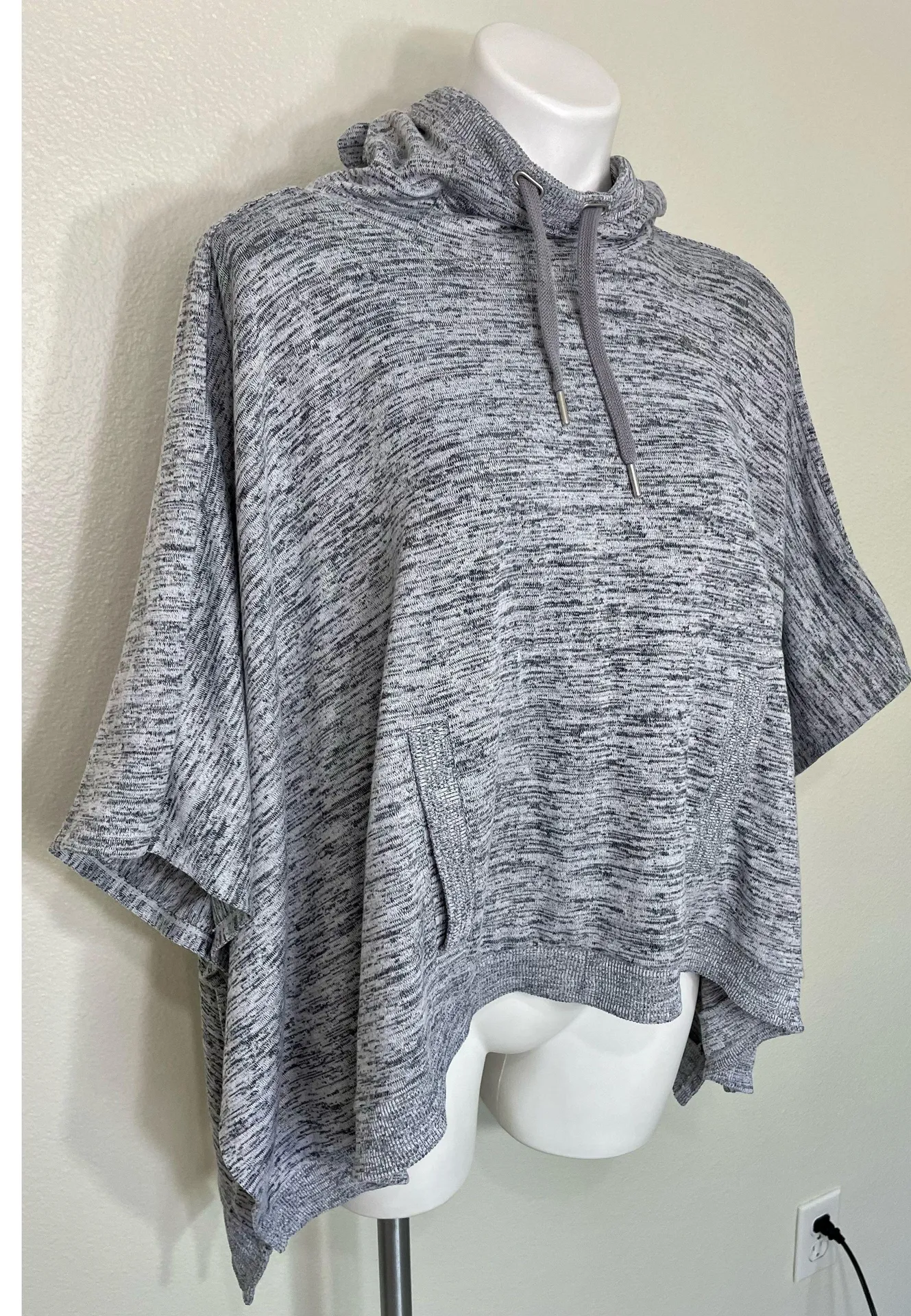 Heathered Grey Blissful Techie Poncho - Image 4