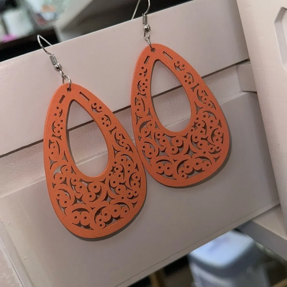 Wood earrings tear drop laser cut peach orange NEW boho bohemian lightweight NWT - Image 2