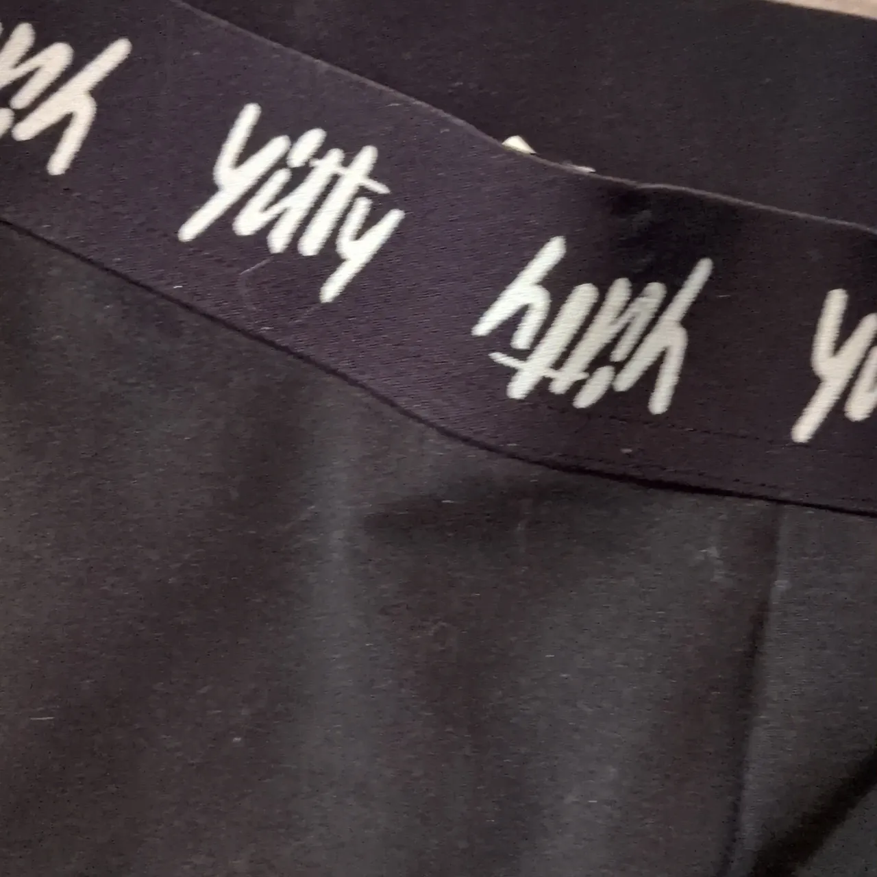 YITTY  Black Leggings Size Small? - Image 3