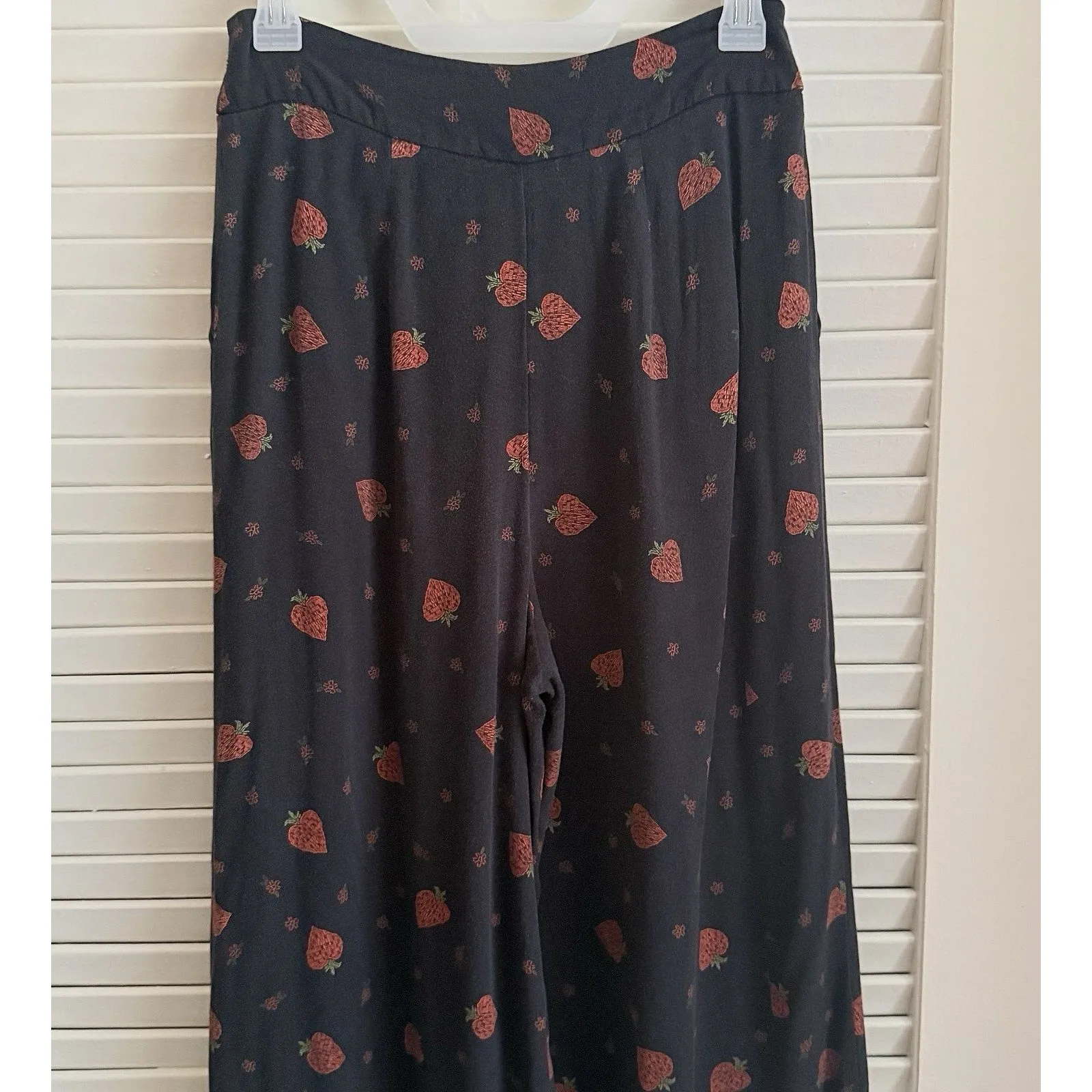 Farm Rio Strawberry Print Wide Leg Pants Small High Rise Black Red Boho Hippie - Image 10
