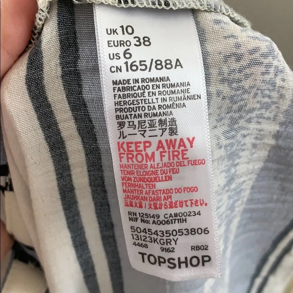 TOPSHOP Split Sleeve Striped Crop Top Button Down - Image 4