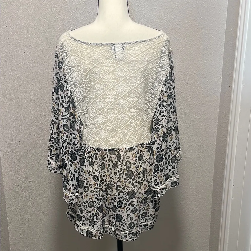 Torrid Asymmetrical 3/4 Sleeve Blouse in Black and White - Image 3