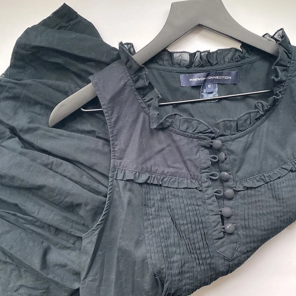 French Connection black ruffle button neck sleeveless tunic, size 12 - Image 2