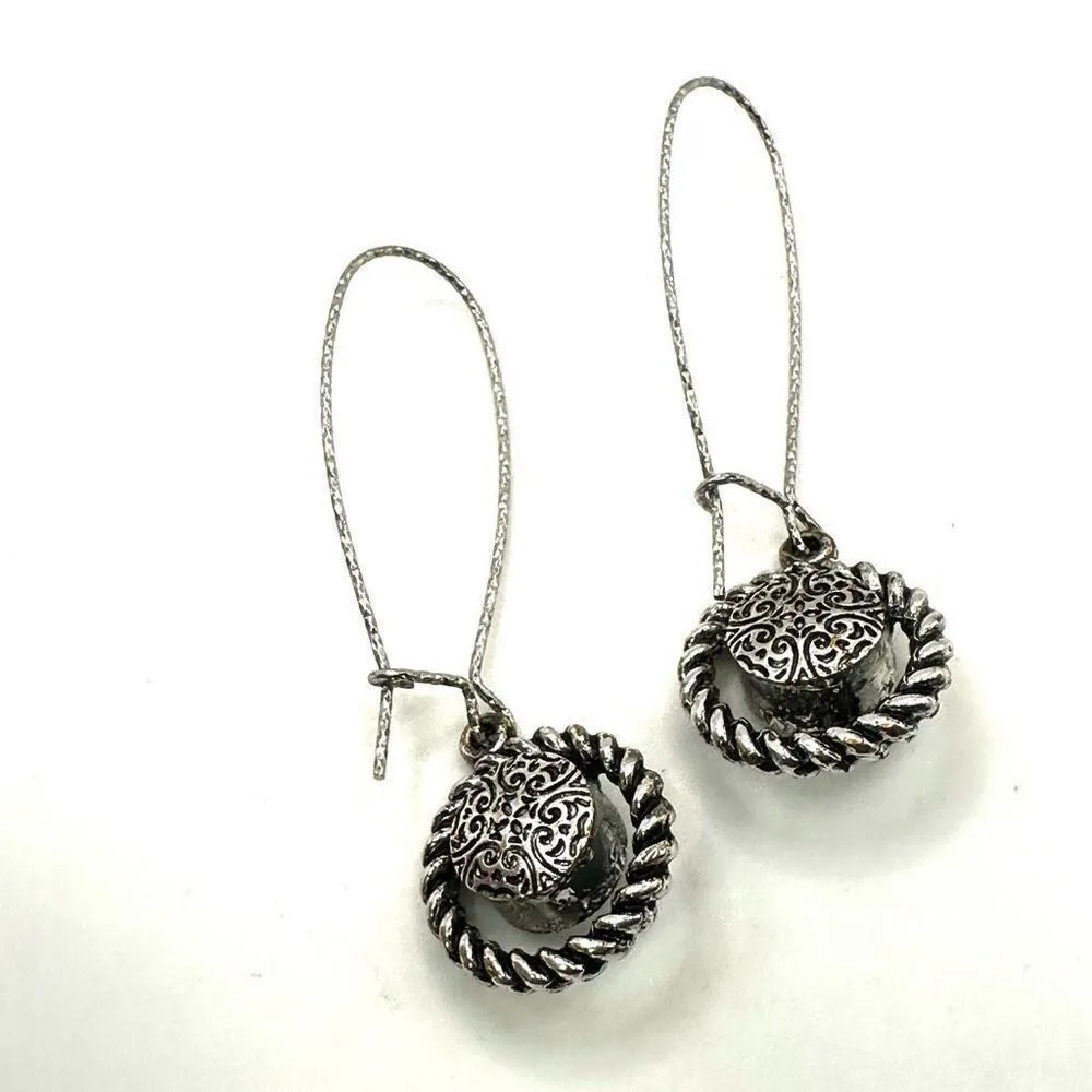 Silver tone green crystal dangling earrings - Image 2