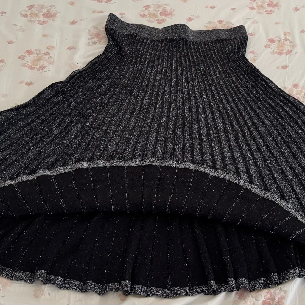 Elie Tahari Metallic Black pleated knit pull elastic waist on Midi Skirt, size L - Image 10