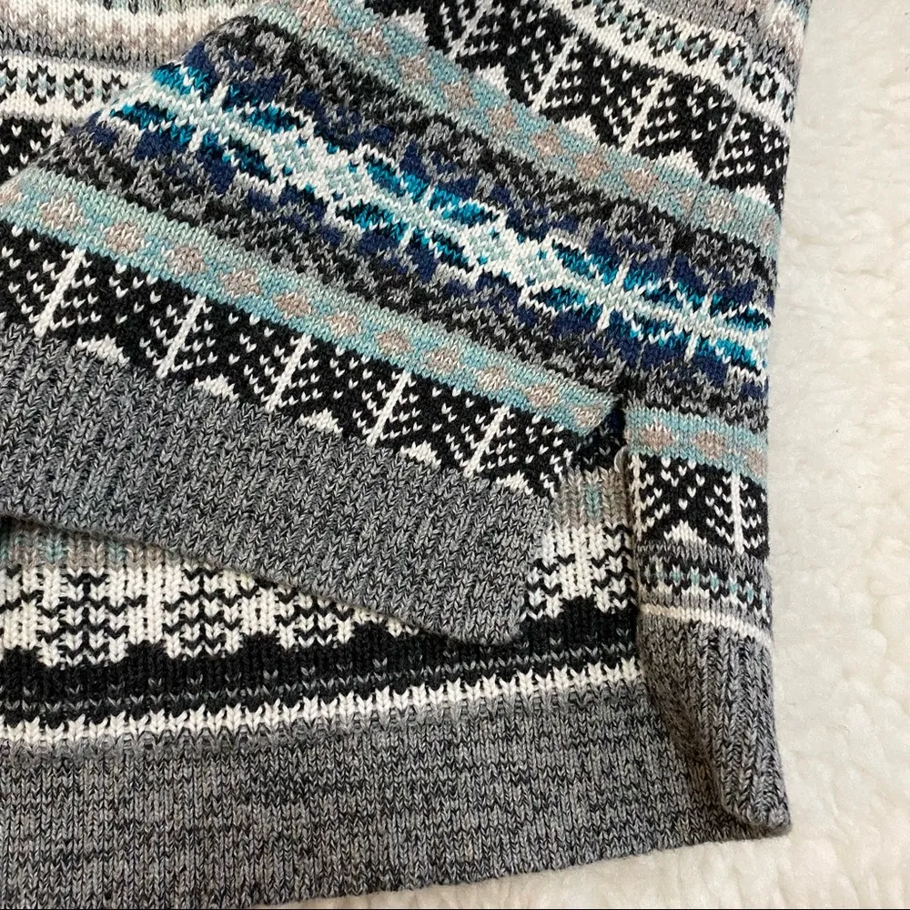 Victoria’s Secret Ski lodge warm sweater Medium - Image 5