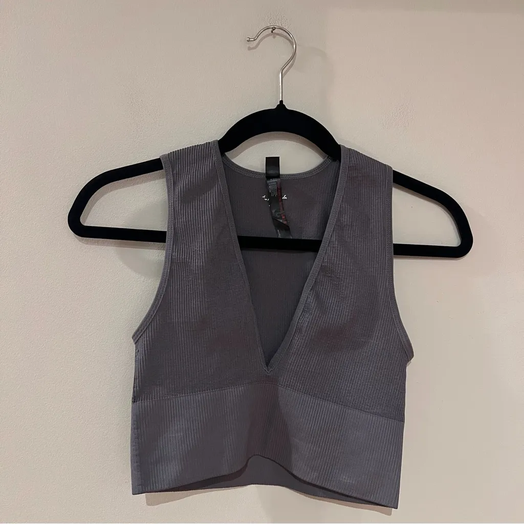 Urban Outfitters Hailey Seamless Plunging Bra Top - Image 2