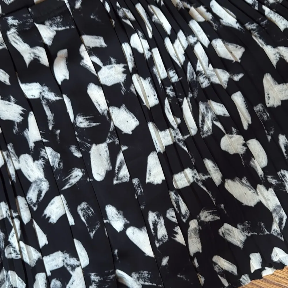 Banana republic pleated print skirt - Image 3