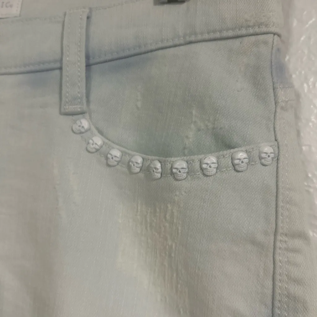 Rock & Republic White Jean Shorts with Frayed‎ Hem size 8 (254) - Image 5