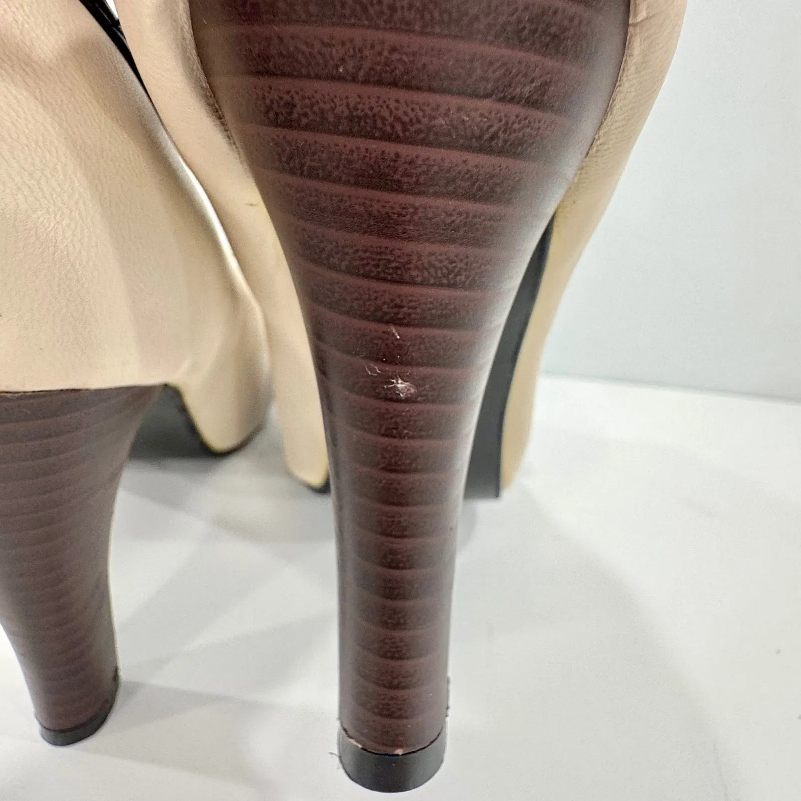 80s Vintage Chic Bow Cap Toe Pumps Cream Black Vegan Leather Heels 7.5 - Image 13