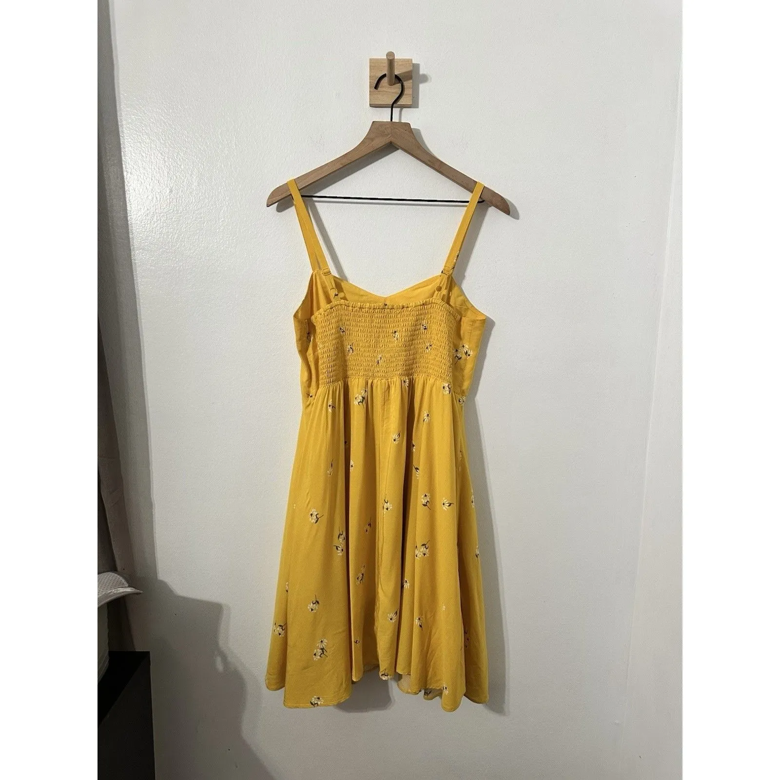 Old Navy Women’s Yellow Floral Summer Dress Spring Flowy Medium - Image 6