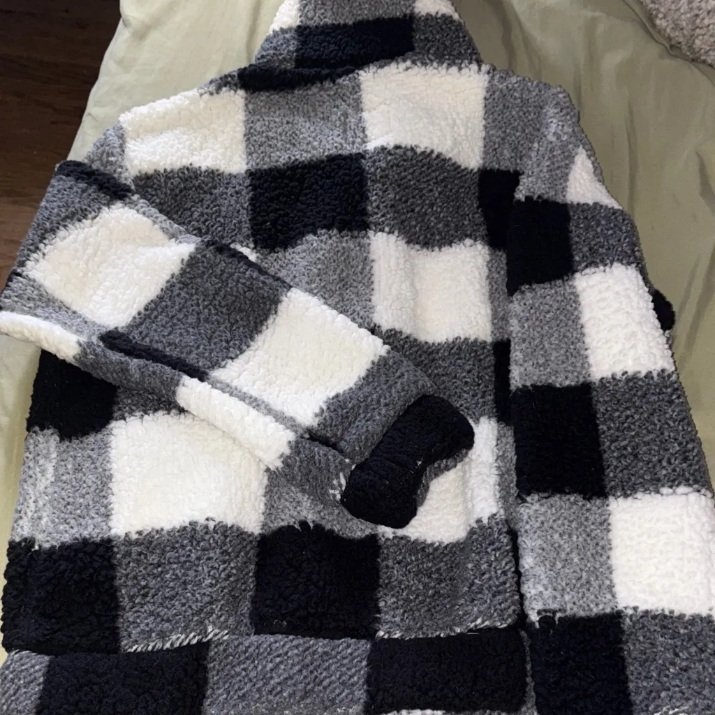 Cozy Checkered sherpa Jacket - Image 4