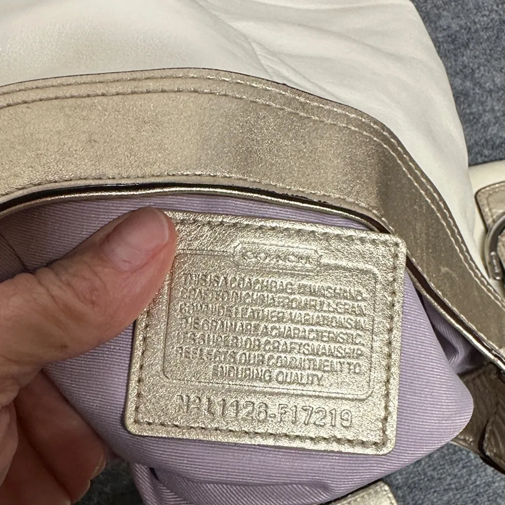 Coach F17219 Soho Lynn Ivory White & Gold Leather Hobo Shoulder Bag and wallet - Image 9